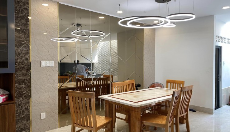 Bán nhà giá rẻ đường Lê Văn Chí, Gần Chợ Linh Trung, 3 Tầng, Nhỉnh 5 Tỷ, ở ngay